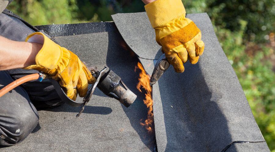 Expert Emergency Roof Repairs services in Thayer, IA
